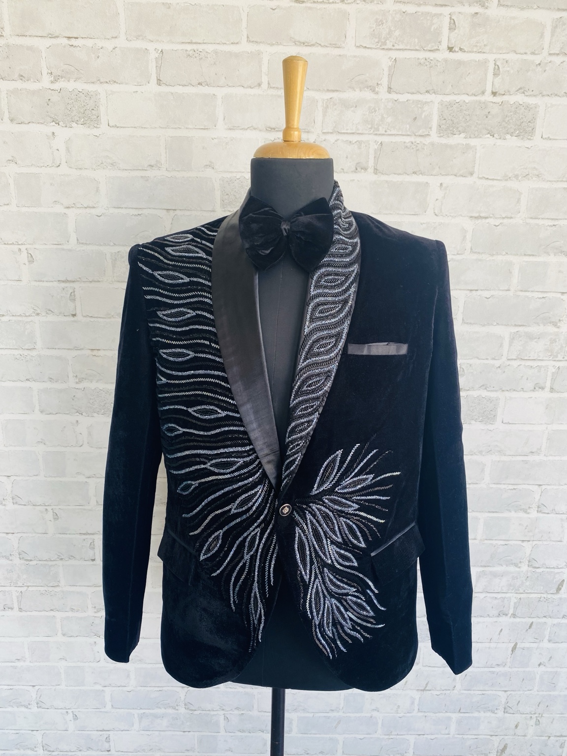 Midnight Velvet Hand-Embroidered Tuxedo Blazer - Image 3