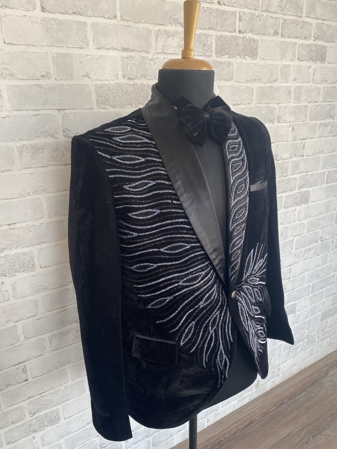 Midnight Velvet Hand-Embroidered Tuxedo Blazer - Image 4