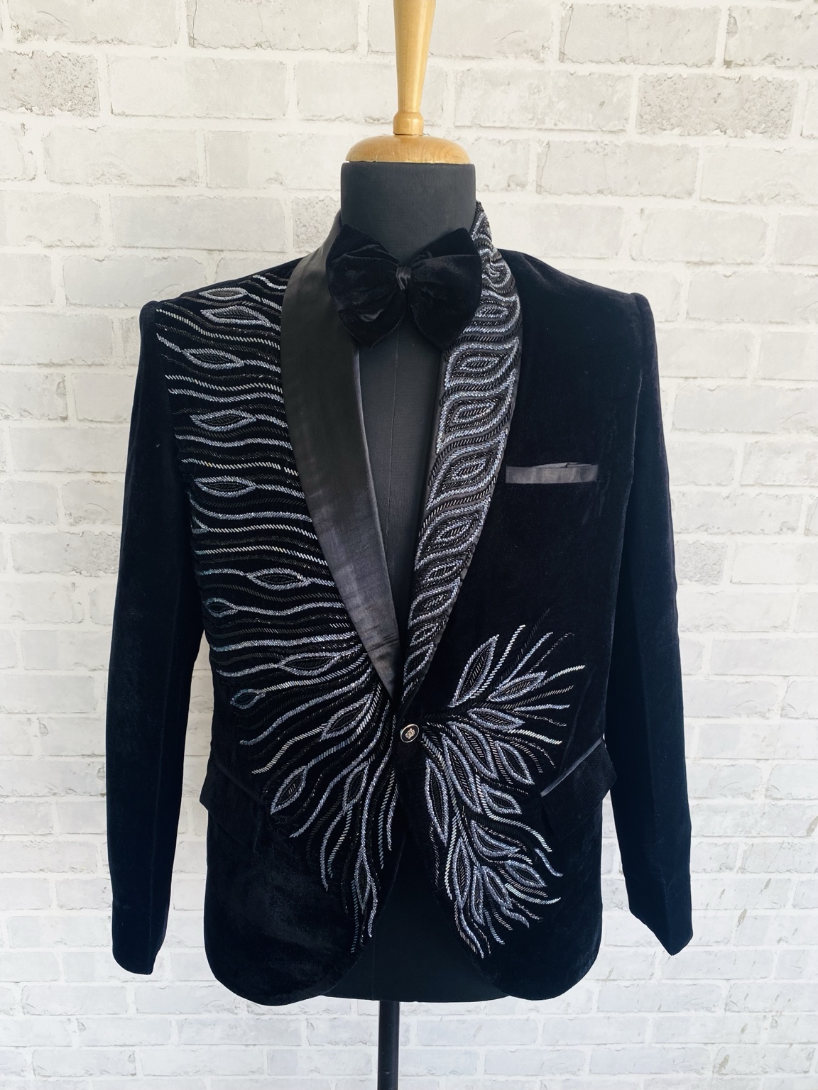 Midnight Velvet Hand-Embroidered Tuxedo Blazer - Image 5